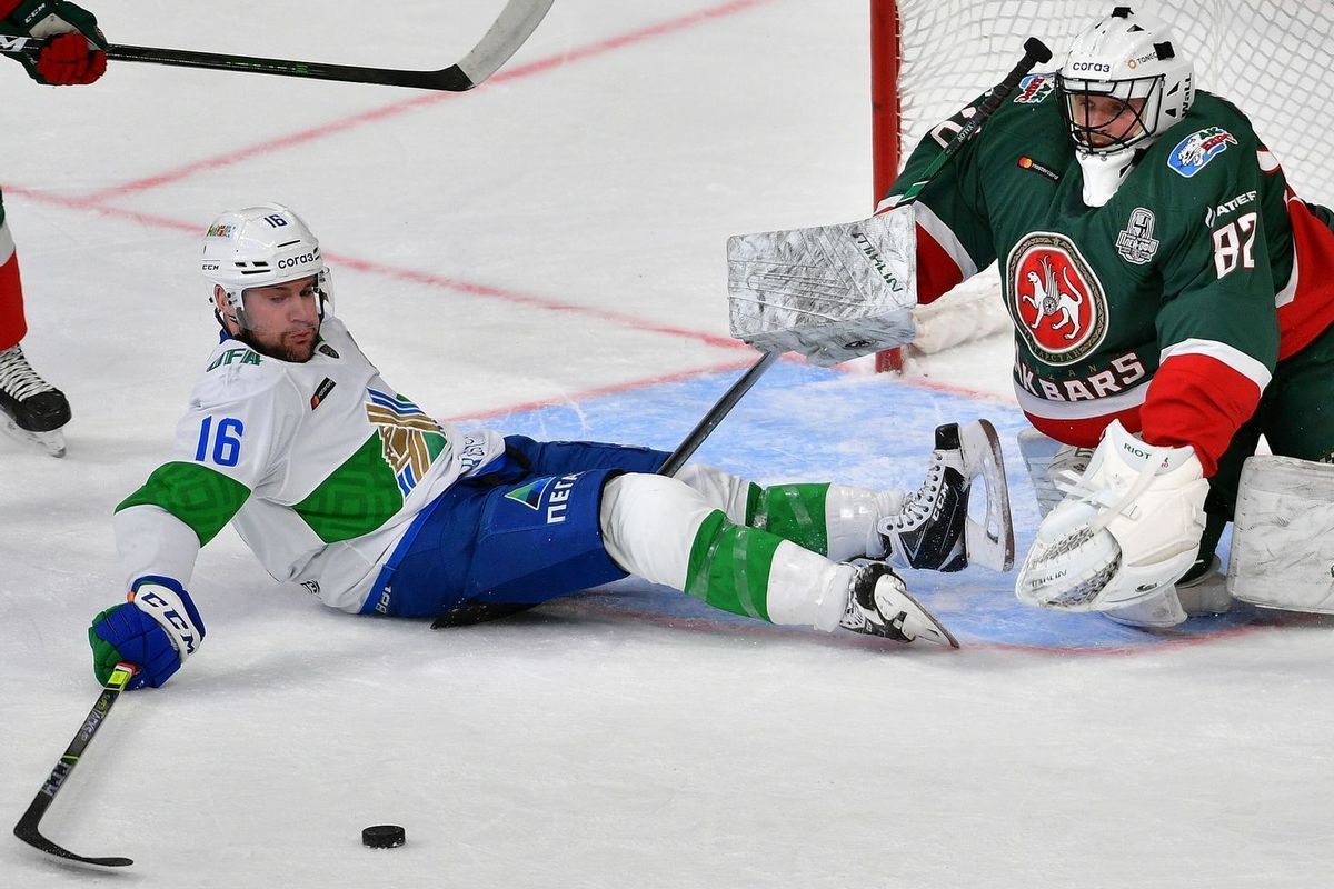 Спорт бизнес газета новости спорта. Путин за Салават Юлаев. Рут Плэтт. Второе звено в хоккее. Контракт хоккей чистый фото.