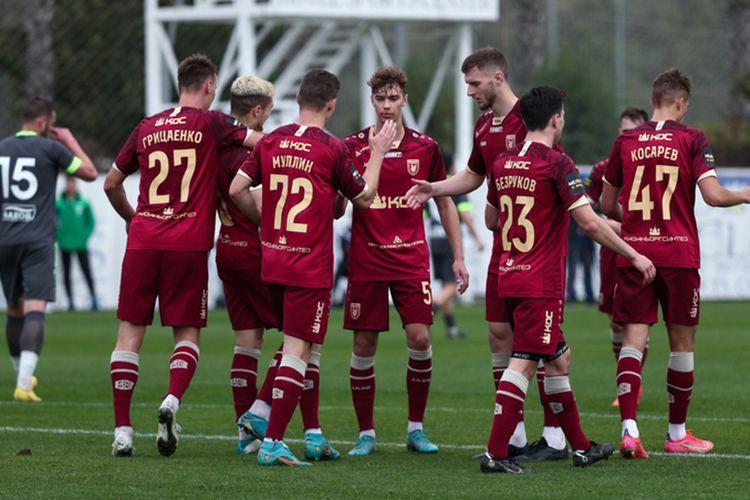 Рубин футбольный игры. Рубин казань 1999. Футболист казань. Футбол рубин казань. Рубин казань рахимов.