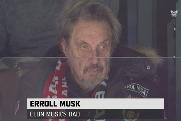 Отец Илона Маска пришел на хоккей в Казани: рассмеялся, когда его сравнили с Аль Пачино, увидел чудо-гол Миллера 