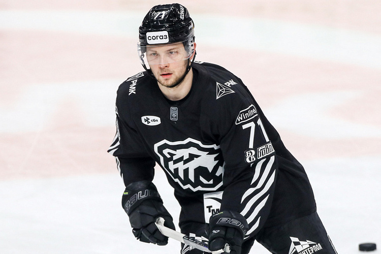 Топ-5 трансферов недели КХЛ: Денисенко и Карпухин – в «Ак Барсе», Сафин – в «Адмирале»