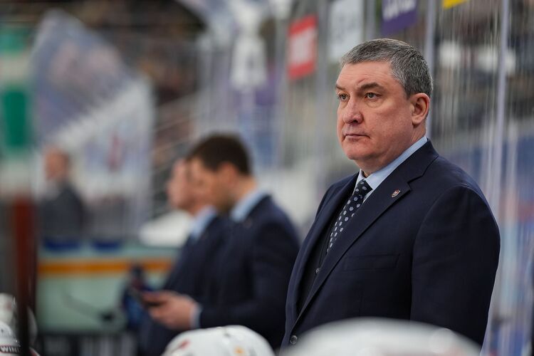 Гатиятулин – о том, что Билялов покинул скамейку после замены: «Сам узнал об этом после игры»