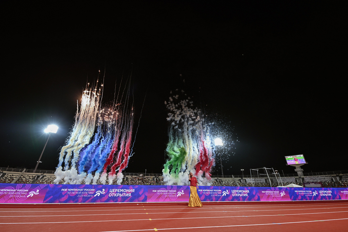 Губерниев обнимался с Леоновым, «Матушка» Куртуковой, забег роботов: Королева спорта в Казани