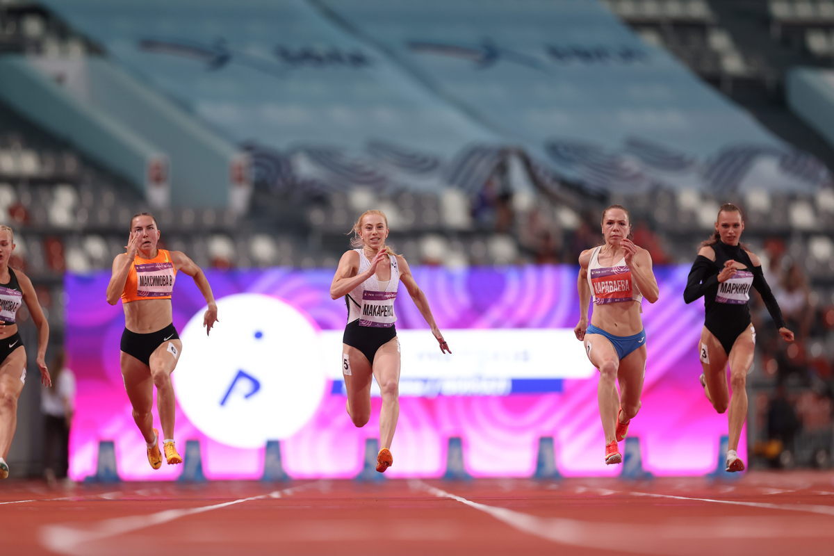 Губерниев обнимался с Леоновым, «Матушка» Куртуковой, забег роботов: Королева спорта в Казани