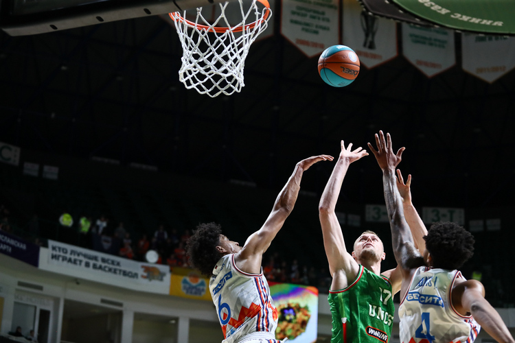 «Нам слишком хорошо платят, чтобы мы уставали». УНИКС стартовал с разгрома «Пармы»