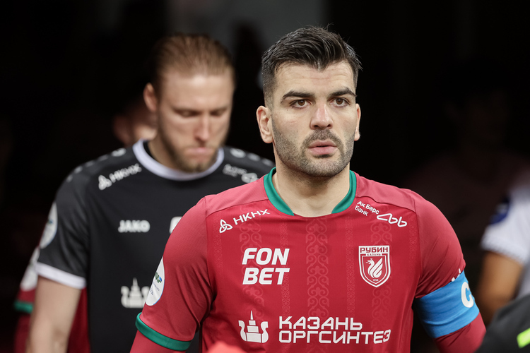 Игор Вуячич рассказал о новогодних традициях и готов позвать на ужин Рамоса и Джоковича