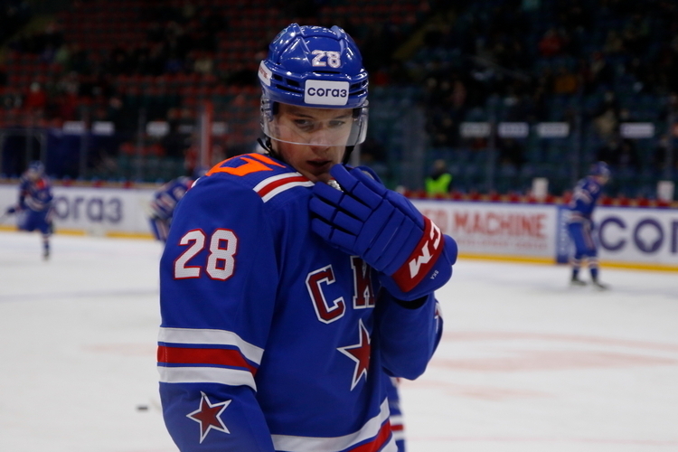 Грошев дебютировал в НХЛ и сразу организовал гол! Он ждал этого почти три года 