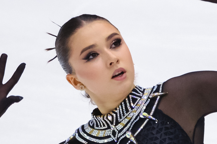 Камила Валиева рассталась с хоккеистом Нестеровым 