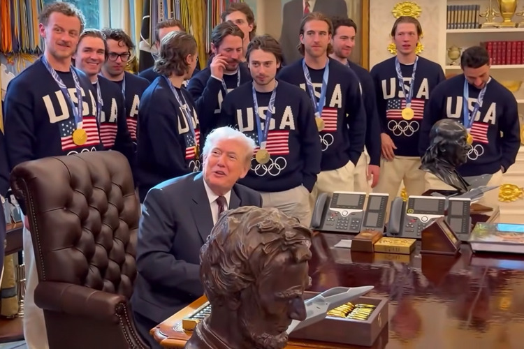 Сборная США – в Белом доме: пятеро отказались от визита, Трамп чуть не увёл медаль у Ткачака