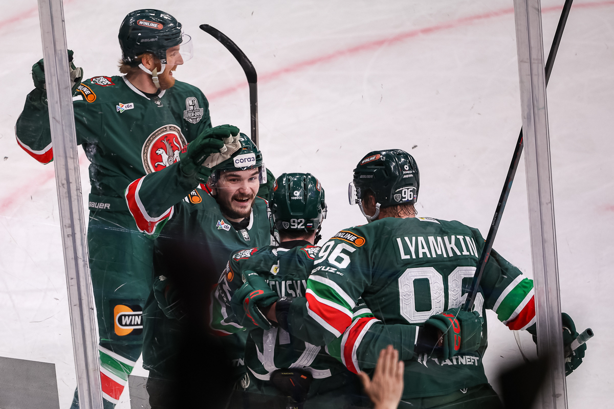 «Ууу, все билеты купили?» Разин говорил минуту, Зарипов прогнал «Металлург», а «Ак Барс» снова впереди