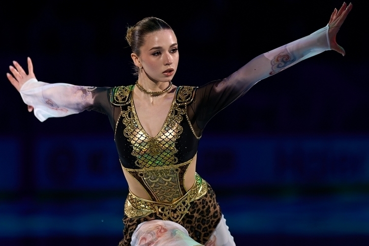 Топ-10 событий КХЛ: Камила Валиева в Китае, драка «Амура» и «Нефтехимика» на рукопожатиях, хет-трик Барабанова