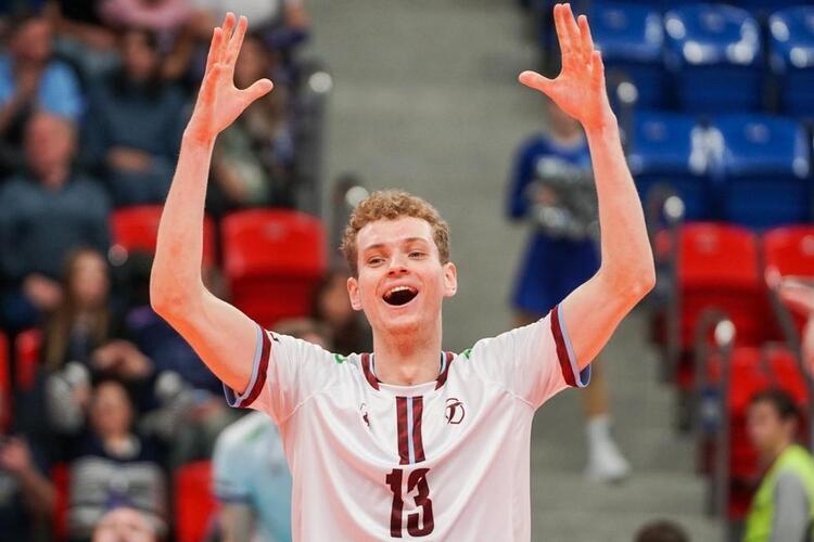 «Горький» сенсационно выиграл со связующим-дебютантом, а игрок «Кузбасса» вышел со сломанным пальцем. Итоги 8-го тура суперлиги