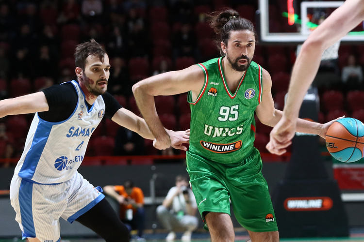 Игроки УНИКСа во время матча