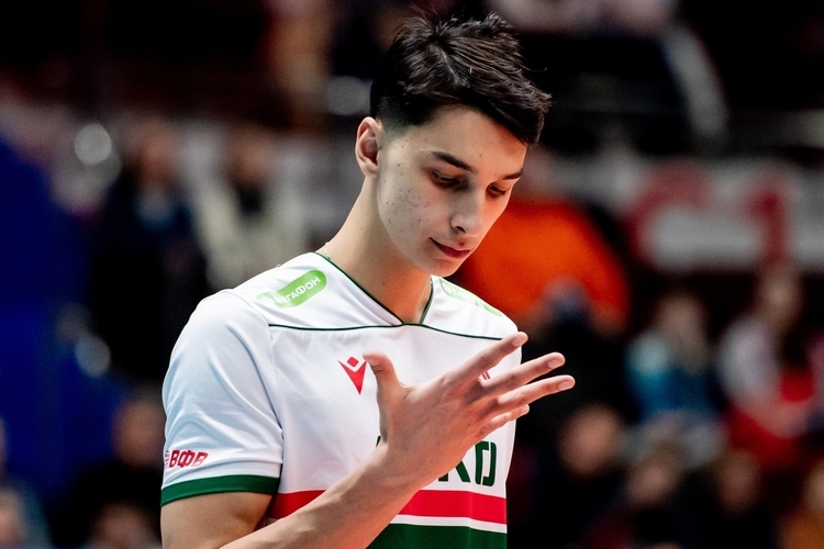 «Новосибирцы шарашат подачу с закрытыми глазами: прилетело – скорую вызывай». Итоги 19-го тура суперлиги