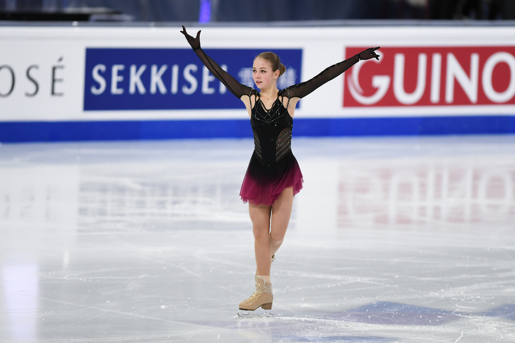 Спортивная Бабенка С Шикарным Телом Тренируется