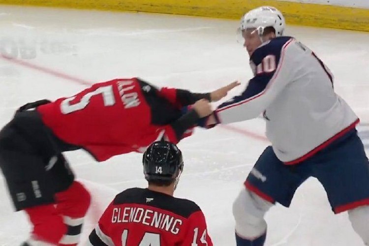 Две драки Воронкова в одном матче! Сокрушил канадца апперкотом и взбесил тренера соперника 