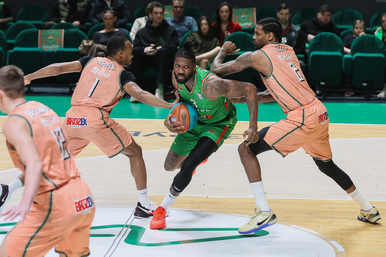 Президент «Уралмаша» перед УНИКСом провёл собрание: «Мы решаем, кого оставим в команде»