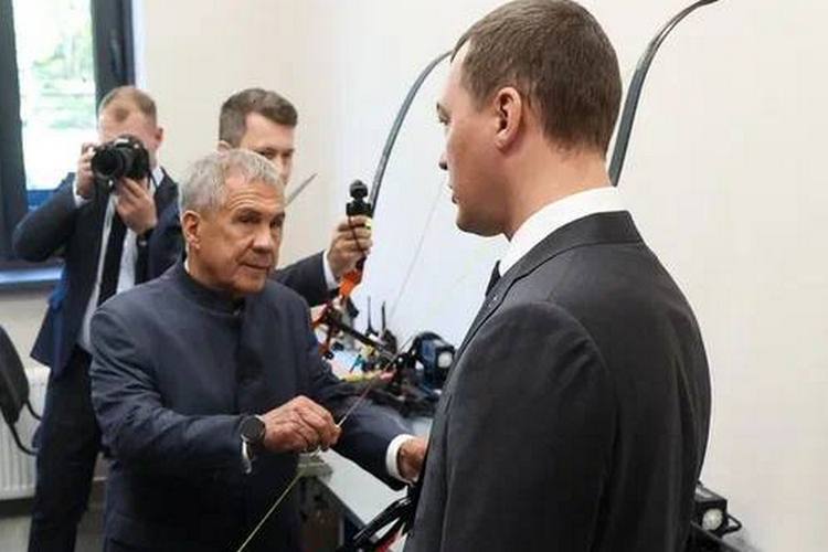 Минниханов и Дегтярёв открыли центр стрельбы из лука в Казани