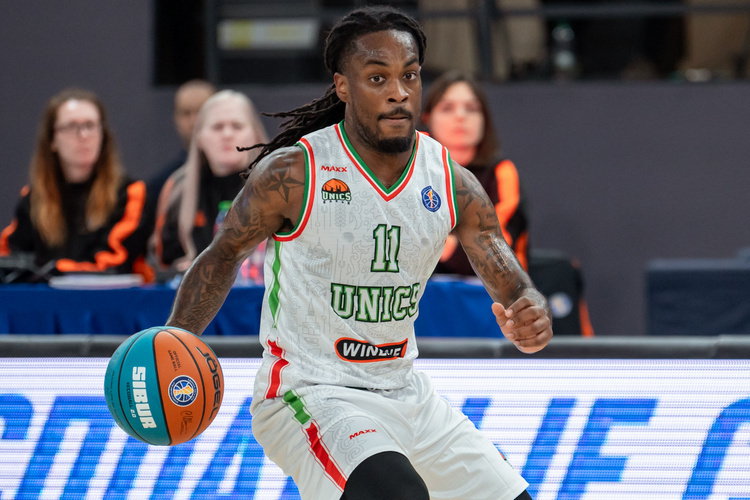 «Здесь на меня постоянно смотрят!» Впечатления американца из УНИКСа о Казани