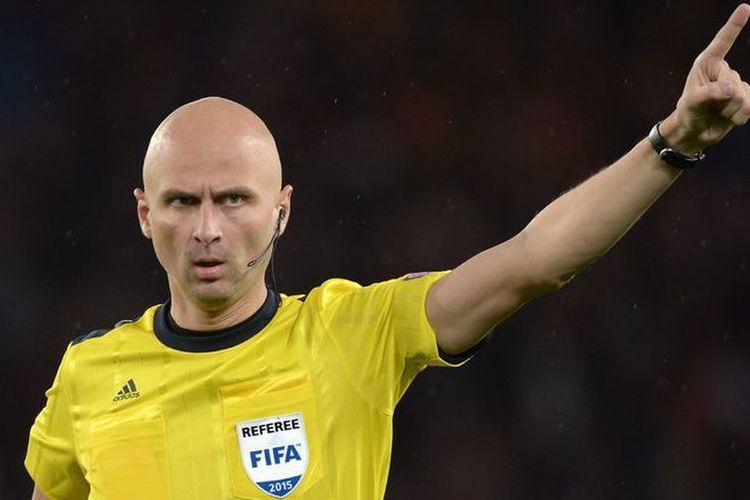 FIFA referee Сергей